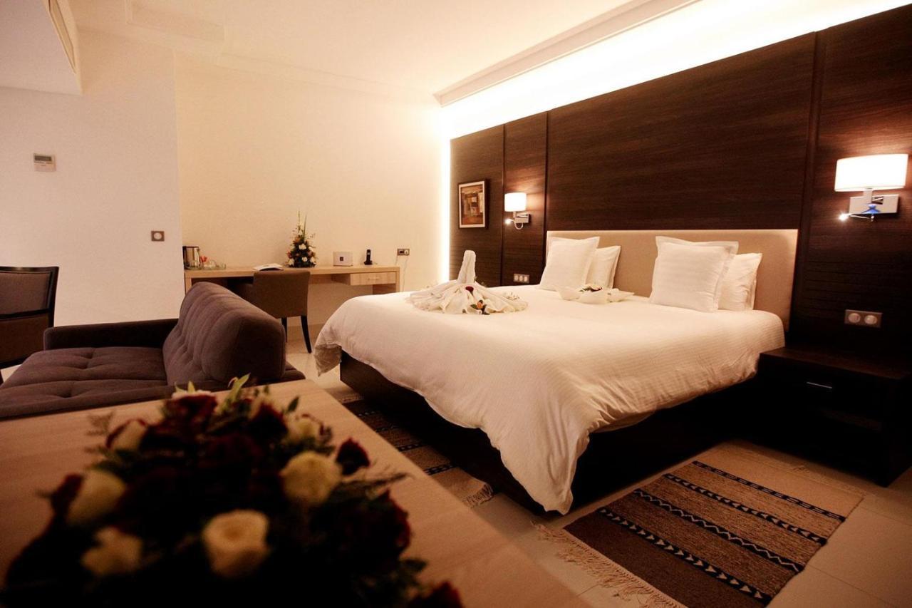 Radisson Hotel Sfax Ngoại thất bức ảnh A bedroom at the hotel