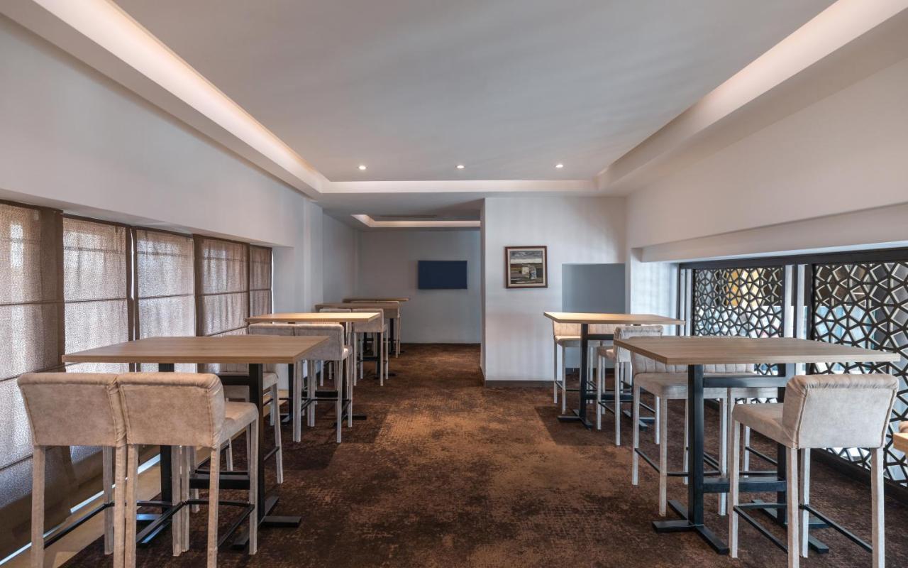 Radisson Hotel Sfax Ngoại thất bức ảnh The lounge at the airport