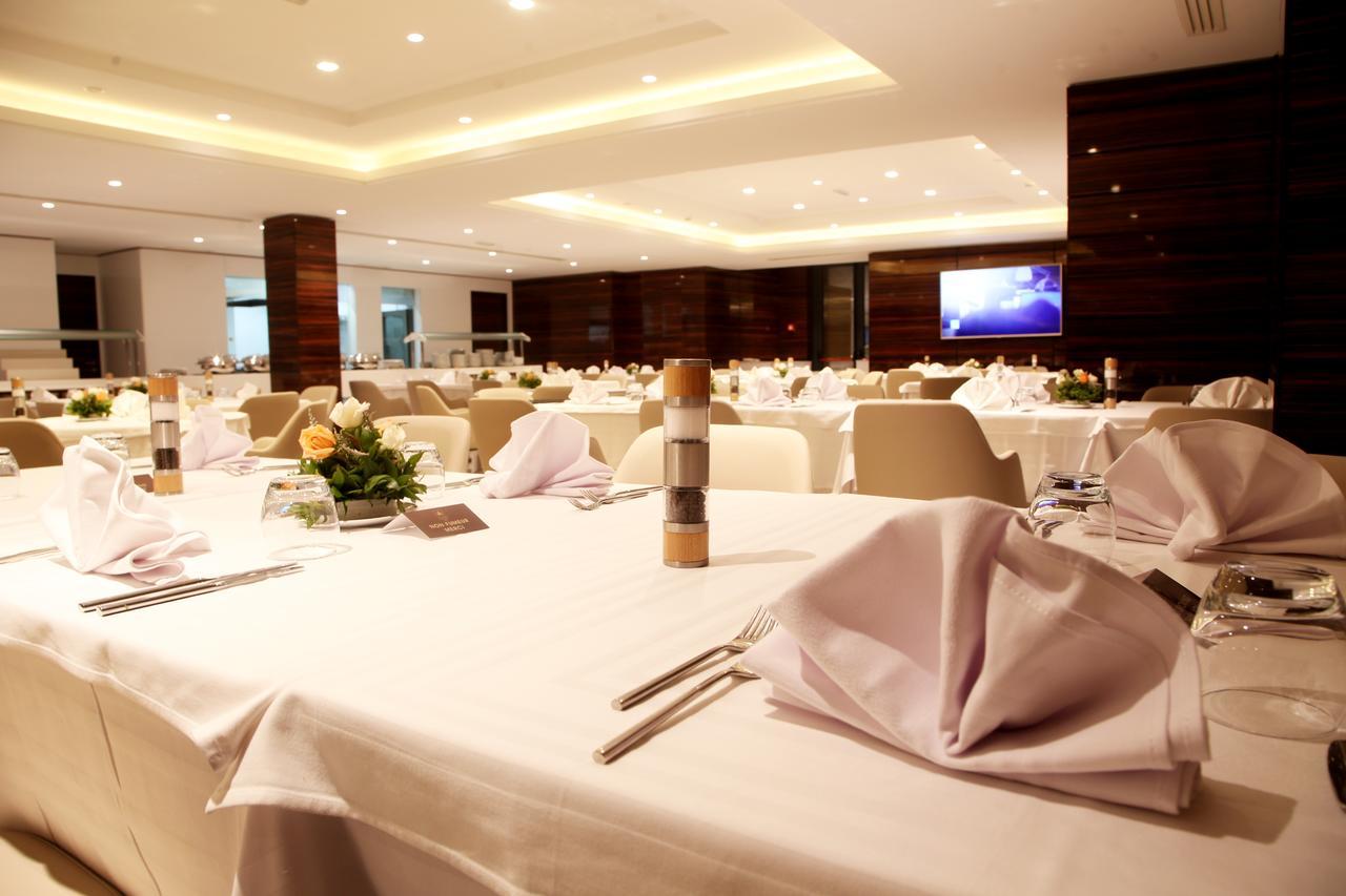 Radisson Hotel Sfax Ngoại thất bức ảnh The Long Room