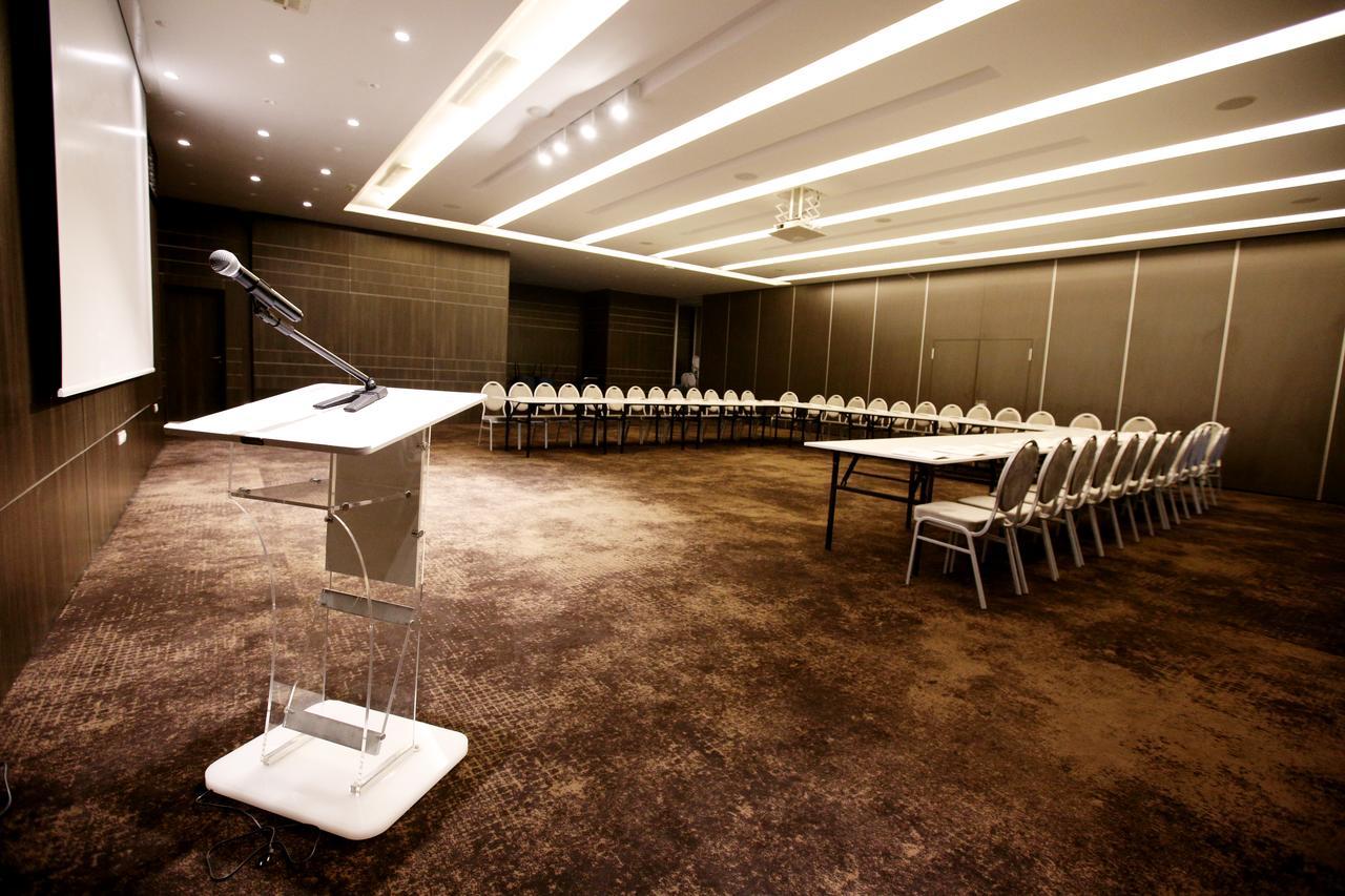 Radisson Hotel Sfax Ngoại thất bức ảnh A meeting room