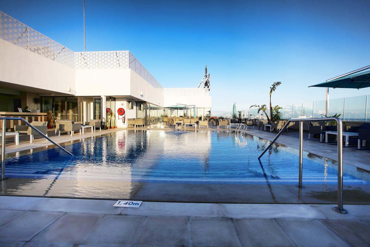 Radisson Hotel Sfax Ngoại thất bức ảnh The rooftop pool at the hotel